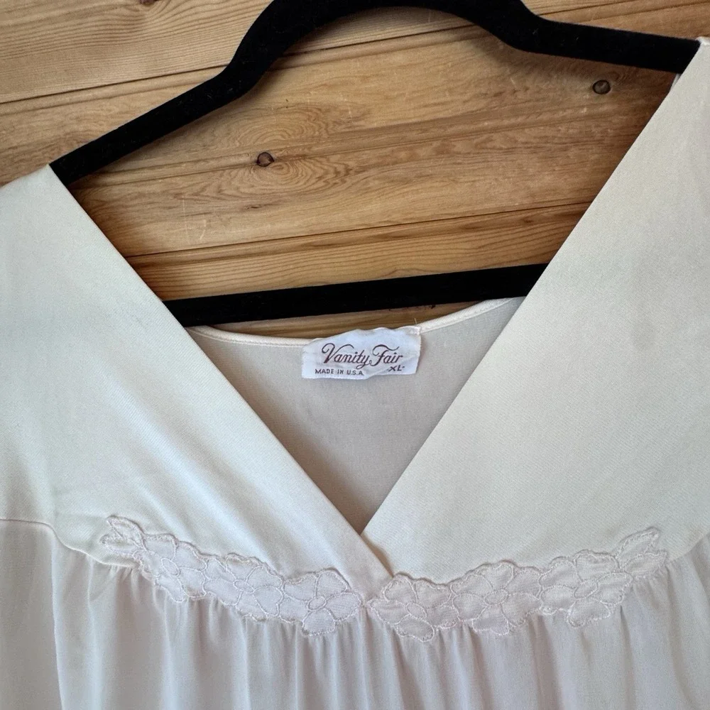 VTG 80s Vanity Fair Nightgown Pale Pink XL Satin Sheath Feminine Grandma Cottage